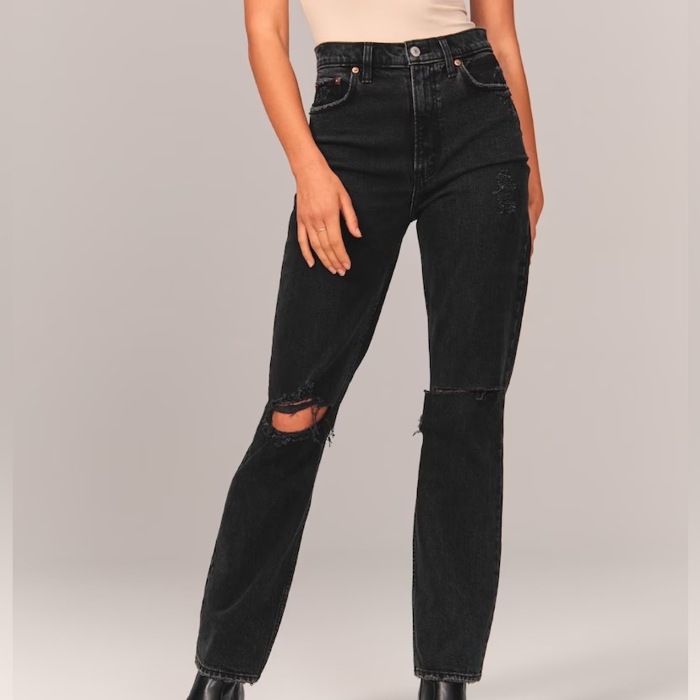 NWOT Abercrombie A&F Vintage Ultra High Rise The 90s Straight Jean 2R
